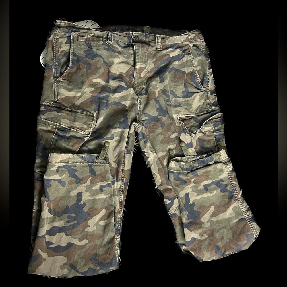 Men’s 36x32 Camouflage Cargo Pants